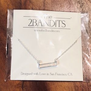 The 2Bandits bar necklace
